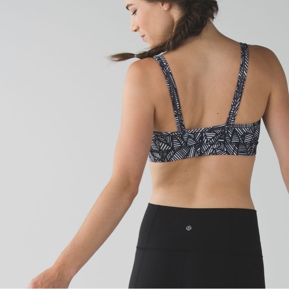Lululemon Straight Up Bra
Banana Leaf White Black - Picture 2 of 6